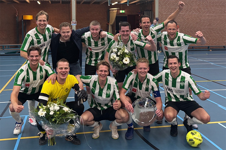 SC Genemuiden Zaal 1 prolongeert kampioenschap na spannende ontknoping