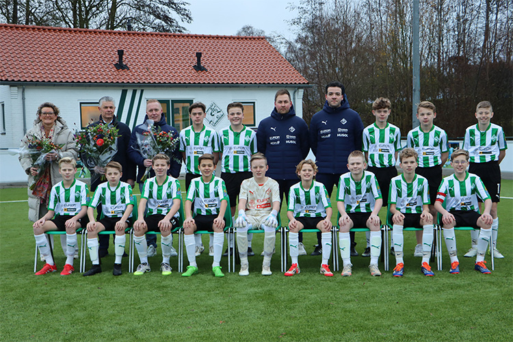 Nieuwe Tenues voor SC Genemuiden JO14-1