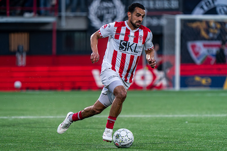 Mitchell van Rooijen kiest bewust voor Sportclub Genemuiden: „Ik wil vooropgaan in de strijd”